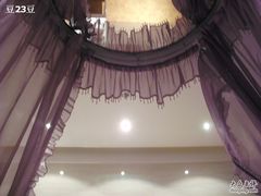 躺在床上可以看到天花板上的镜子-肯定精品酒店(南京龙江地铁站省妇幼保健院南门店)