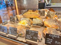 -天井·丑面包搭咖啡