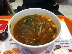 牛肉酸辣粉-吉品合酥脆烤饼(太平洋森活天地店)