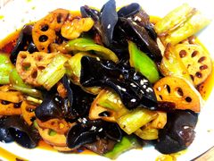 -山河屯铁锅炖(哈西站店)