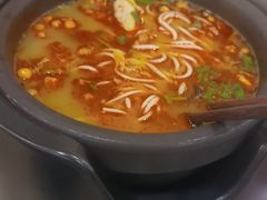 -花馬肆.云南过桥米线(汉神购物广场现场熬汤店)