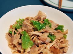 黑猪肉炒香菌-一坐一忘云南菜(嘉里中心店)