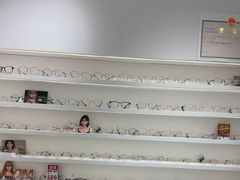 -美式眼镜·授权蔡司.依视路.尼康.豪雅.明月(南翔印象城店)
