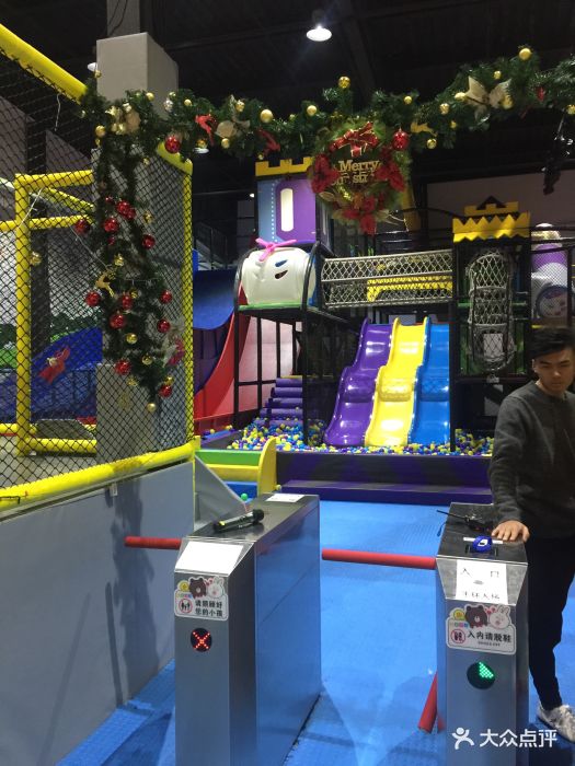 反转地球蹦床馆·团建轰趴图片