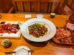 -老滇山寨•云南特色菜•地方菜•民族风情歌舞表演(金碧店)