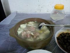 馄饨老鸭煲-老品芳