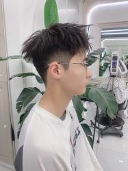 -尤司男士国潮理发馆