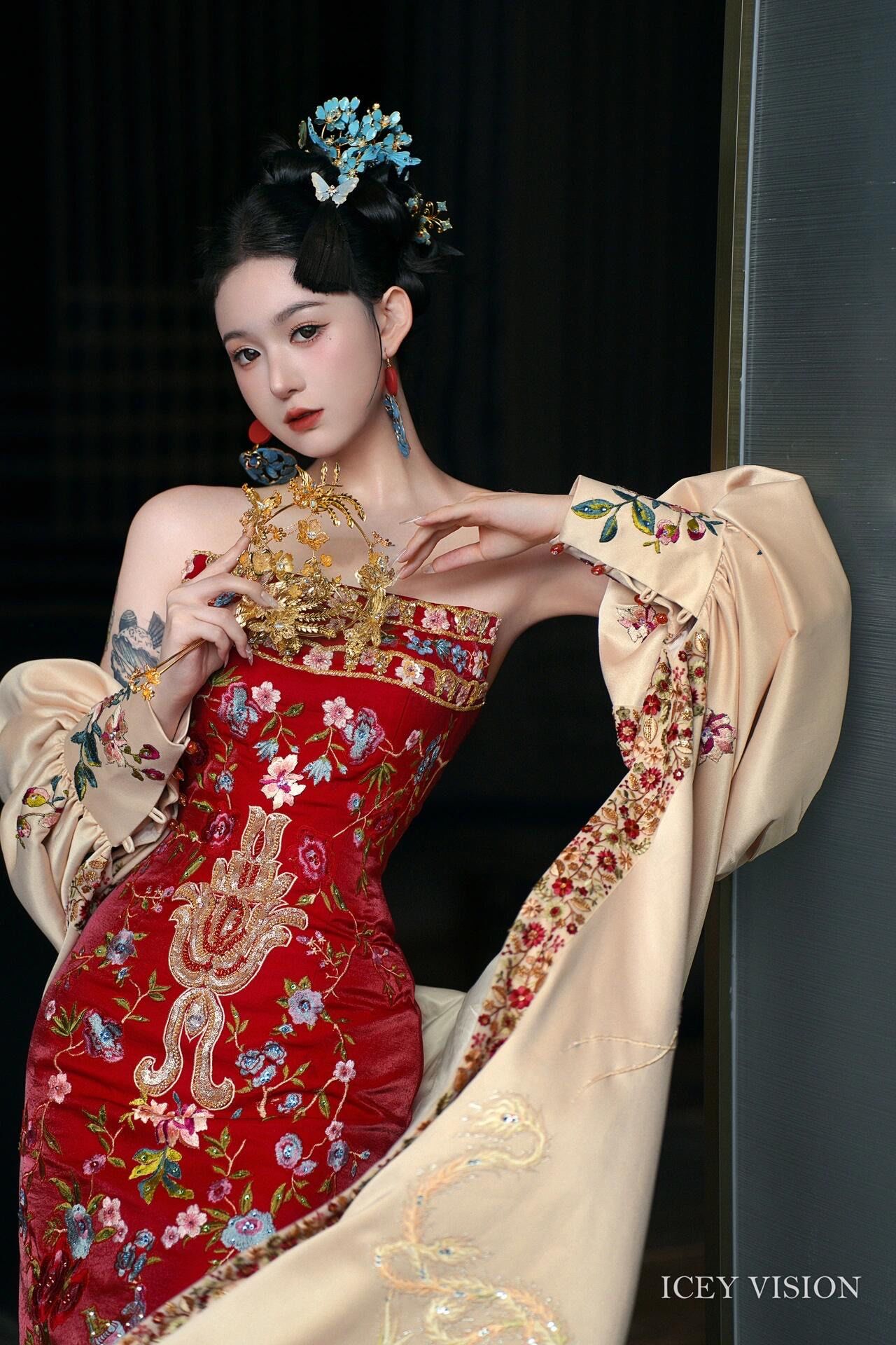 新出的南洋风晨袍礼服快来冲