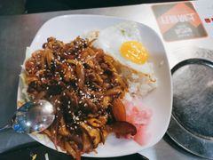 秘制牛肉盖饭-MI WU FACTORY米屋美食工厂餐厅(绿地店)