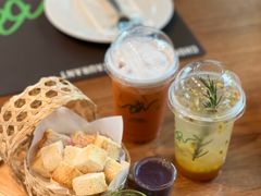 -Chom Cafe and Restaurant