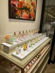 -法国娇兰精品店