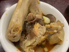 -绿色墨脱石锅城