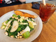 煎三文鱼桃子牛油果色拉-Wagas沃歌斯(合生汇店)