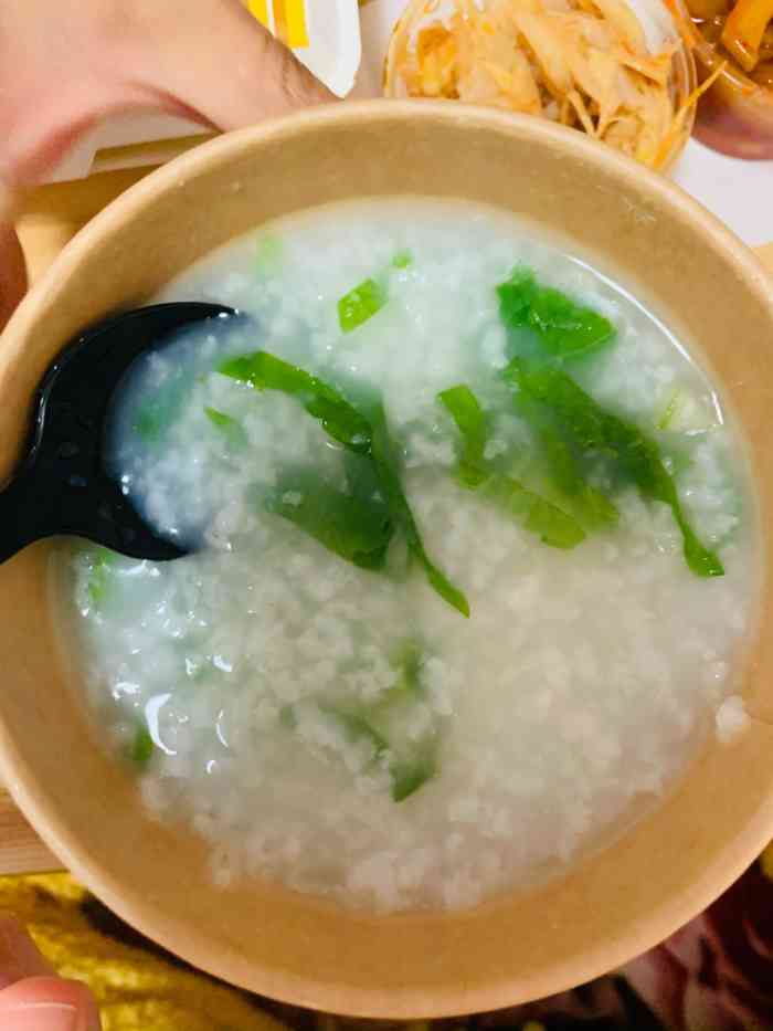 上午没有吃饭中午的时候看外卖评价还挺不错的就点了一份皮蛋瘦肉粥一