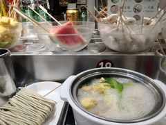 -百品聚旋转火锅(万德庄店)