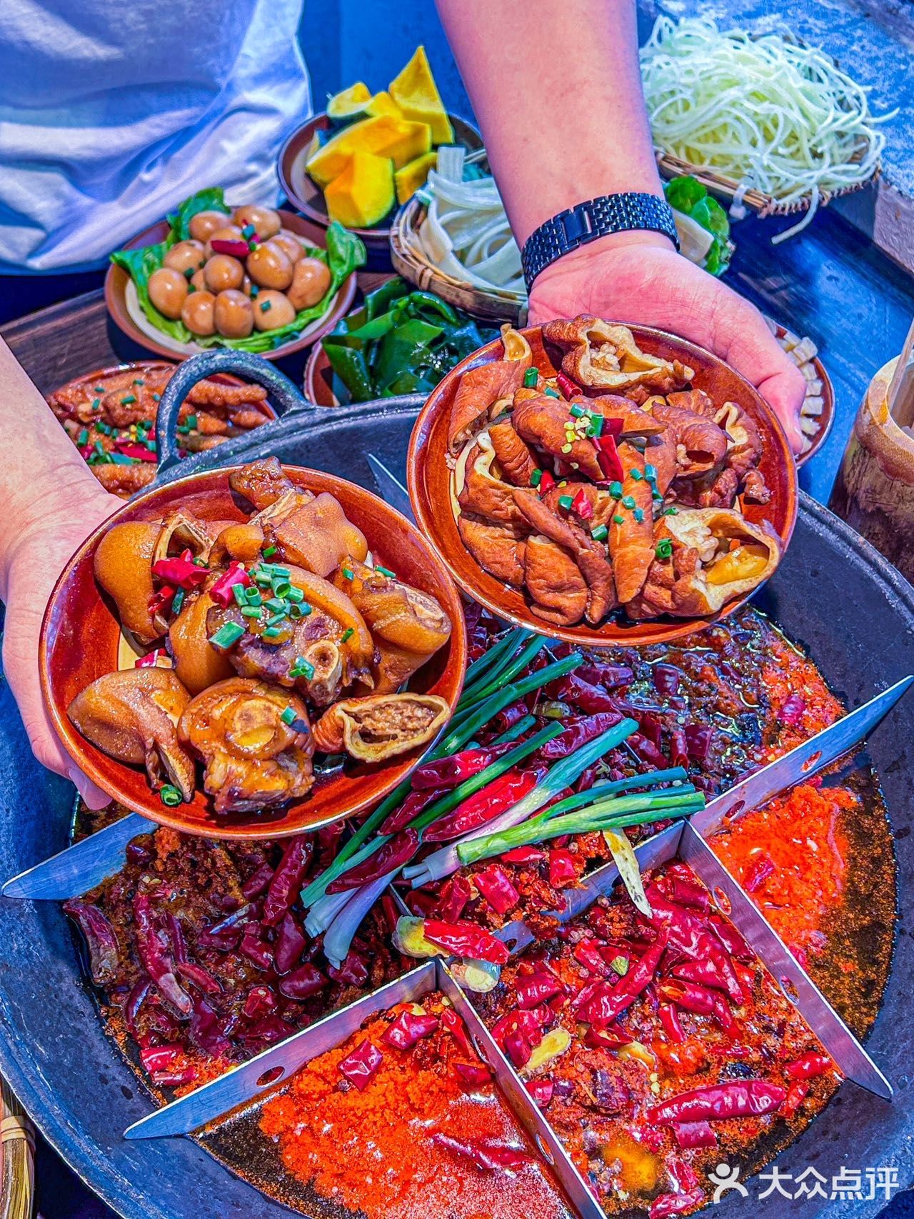 双重幸福直接拉！老居民楼吃火锅真的巨有感觉