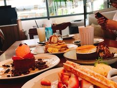 -ROAST coffee & eatery