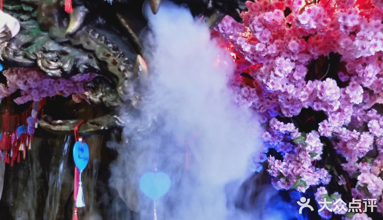 热闹的回坊风情街