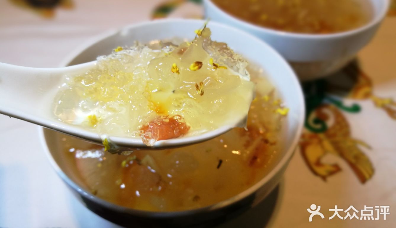 满满胶原蛋白——桃胶皂角米炖银耳