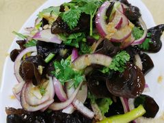 圆葱木耳-春水锅贴·传统鲁菜(大明湖店)