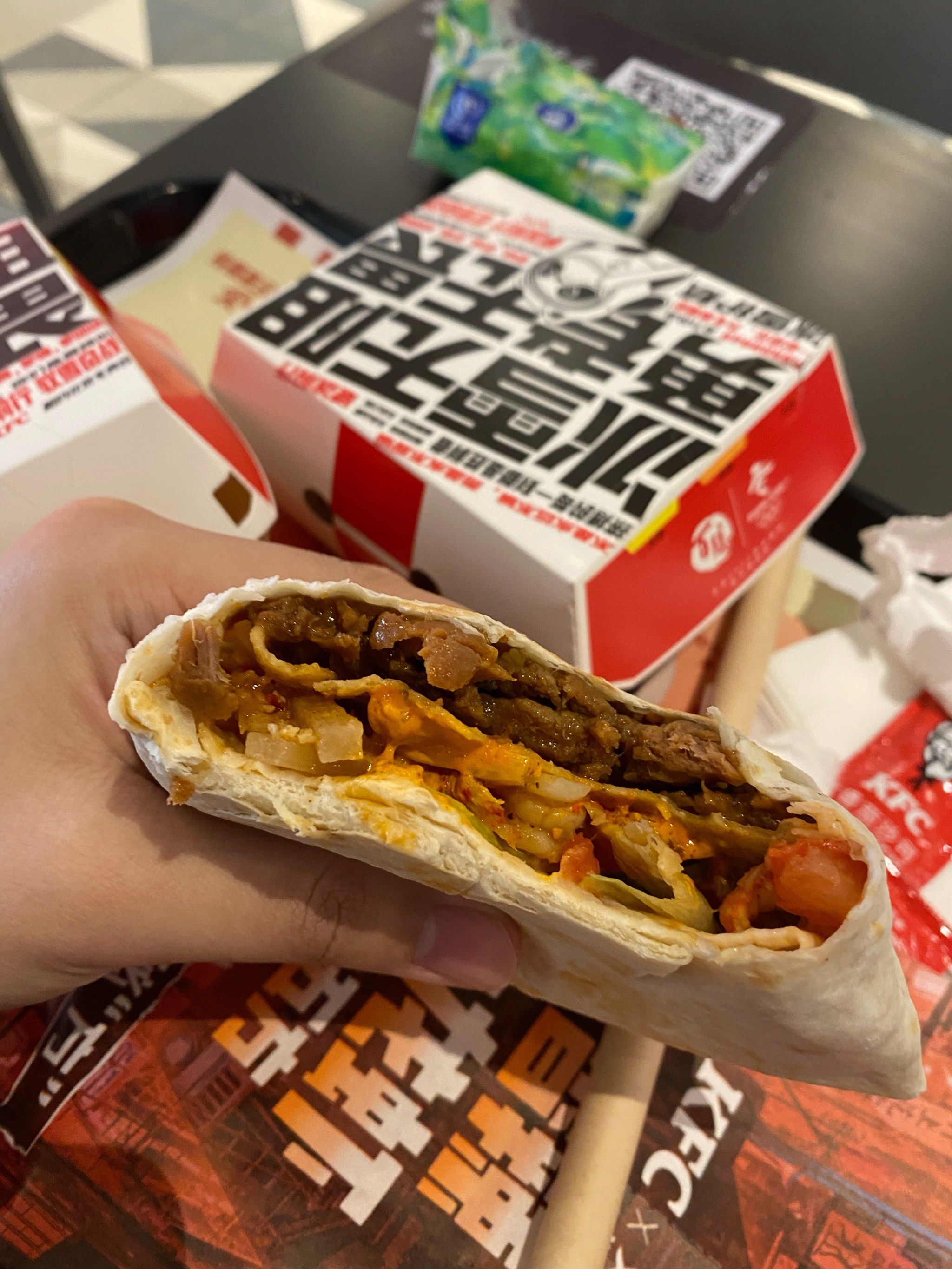 kfc新品小龙虾嫩牛五方