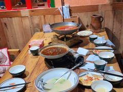 -老滇山寨•云南特色菜•地方菜•民族风情歌舞表演(金碧店)