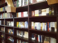 -钟书阁(松江泰晤士小镇店)