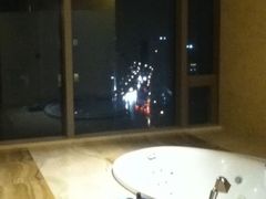 总统套房-主卧卫生间，SPA入浴仪式夜景-天津君隆威斯汀酒店