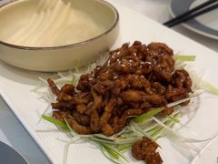 京酱肉丝配现蒸菠菜薄饼-鹿港小镇(黄金店)