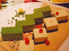 精美点心拼盘-馋遇江南·精致湖景雅宴(东方之门店)