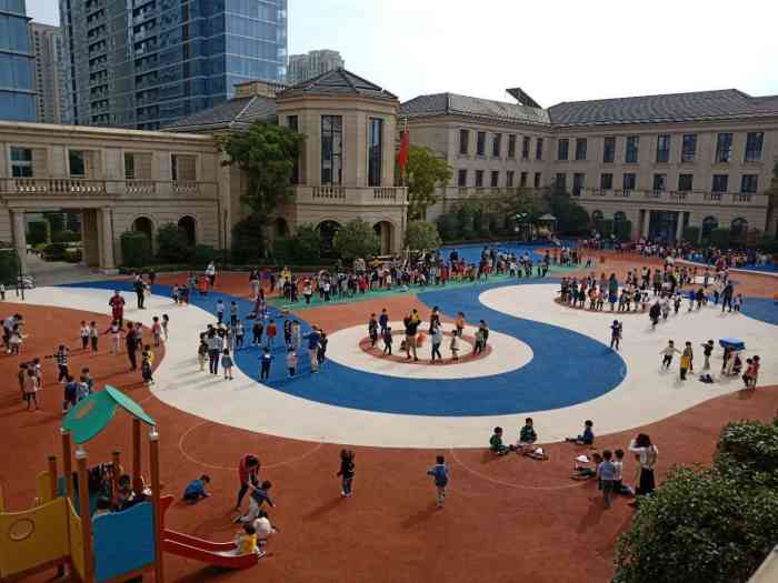 嘉德琳幼儿园"这家嘉德琳蒙特梭利幼儿园坐落在美丽的蠡湖.