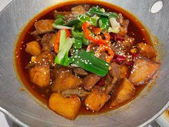小土豆煨牛腩-卯时·龙光雅宴·精致锡帮菜(惠山古镇店)