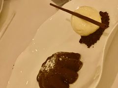 巧克力蛋糕配香草冰淇淋-Jean Georges