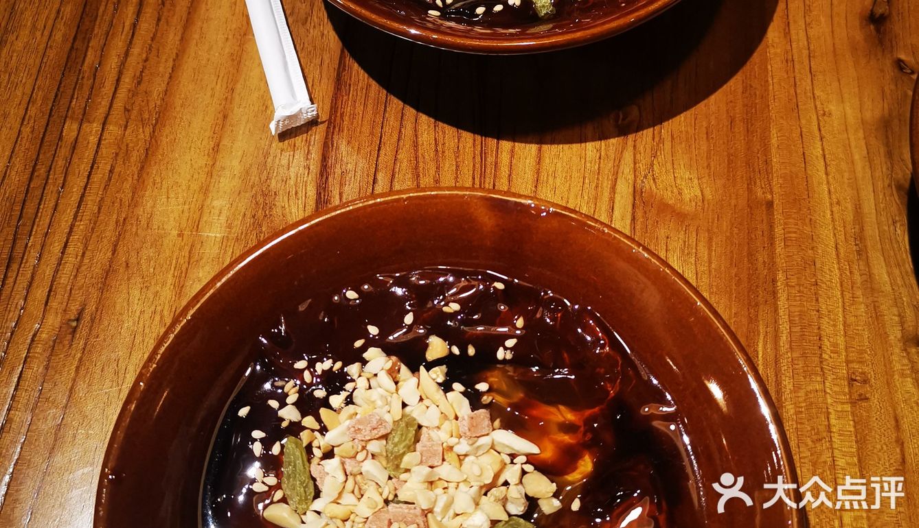 这是我见过最满意的一个小酒馆了外面门头不大