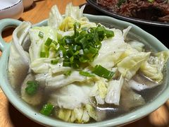 莲白-大众跷脚牛肉馆·非遗传承单位(峨眉山店)