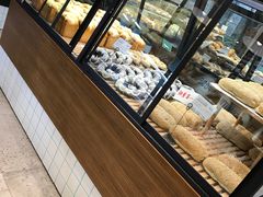 面包甜点陈列柜-Dough&Joe团憩(瑞虹天地月亮湾店)