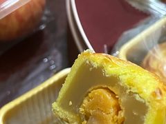 莲蓉蛋黄月饼-白天鹅宾馆·美食屋
