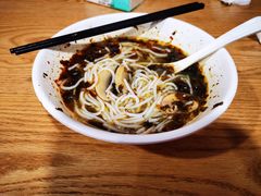 吃完鱼丸加酸菜和米线-老滕家过桥米线(金鱼胡同店)