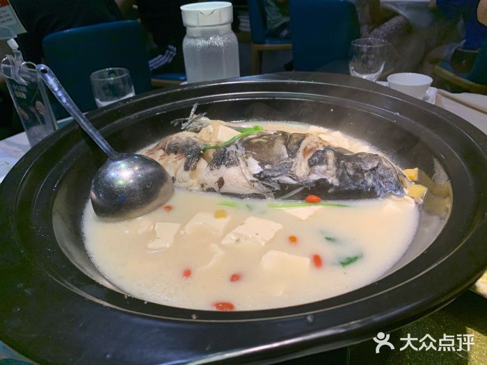 7017味道工厂(三墩店)农夫山泉炖的鱼头（红烧）图片