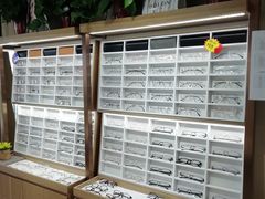 -视野联行眼镜·蔡司授权店(长白万象汇店)