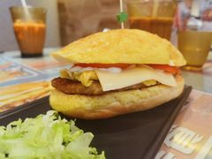 菠萝猪扒包-大头力茶餐厅(花都融创茂店)