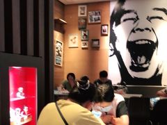等位区-麦当劳(汉口火车站候车室店)