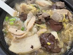 酸菜五花肉血肠锅-砂锅酱骨