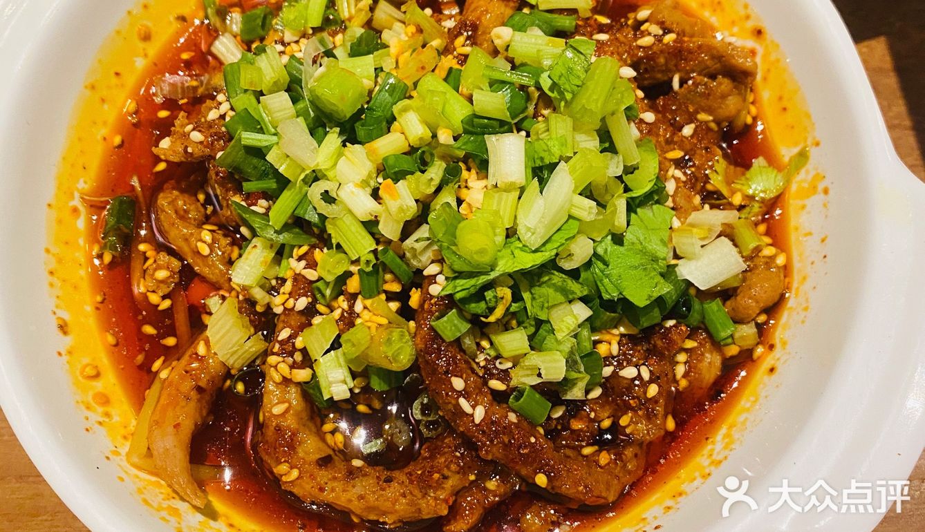 酸辣粉吃起来很正宗也就10块钱左右