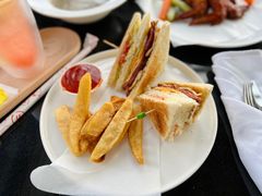 -亚龙湾喜来登·美景台大堂吧