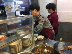 -松树干拌面店