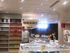 -钟书阁(群光广场店)