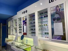 -提一眼镜·蔡司·依视路(小寨店)