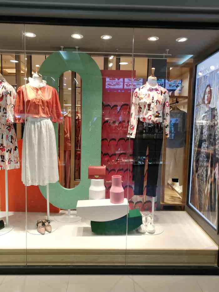 xiran·熙然(广百新一城店)-"熙然服装店,喺宝岗大道,同宝业路交界