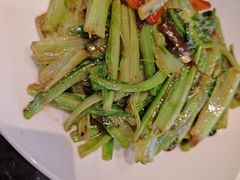 豆豉鲮鱼炒油麦菜-高第街56号港式餐厅·精选(世茂广场宽厚里大明湖店)